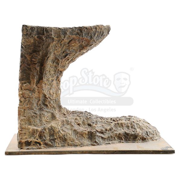 Lot # 1129: STAR WARS - EP II - ATTACK OF THE CLONES (2002) - Geonosis Rock Formation Model Miniatur