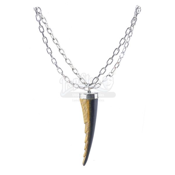Lot # 1263: STARSHIP TROOPERS (1997) - Sugar Watkins' (Seth Gilliam) Bug Claw Necklace