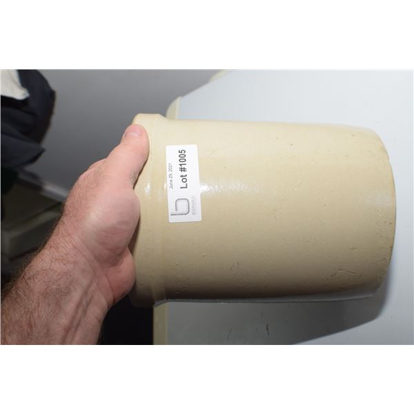 1 GALLON MEDALTA POTTERY OPEN CROCK ,