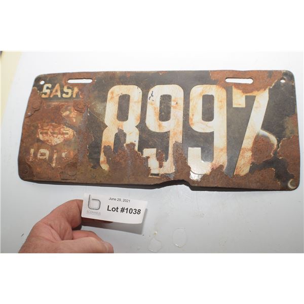 1919 SASKATCHEWAN PORCELAIN LICENSE PLATE