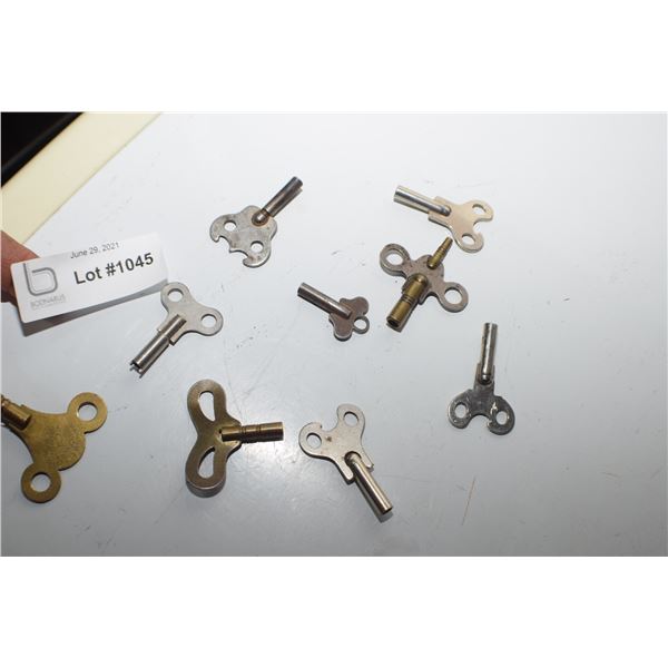 CLOCK KEY ANTIQUE LOT