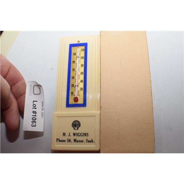 MINT MANOR SASKATCHEWAN ART DECO SHELL OIL THERMOMETER AND BOX