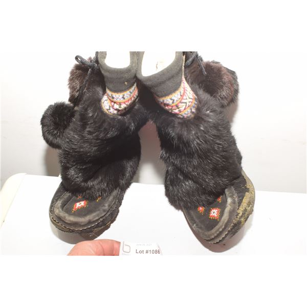 VINTAGE MUKLUKS