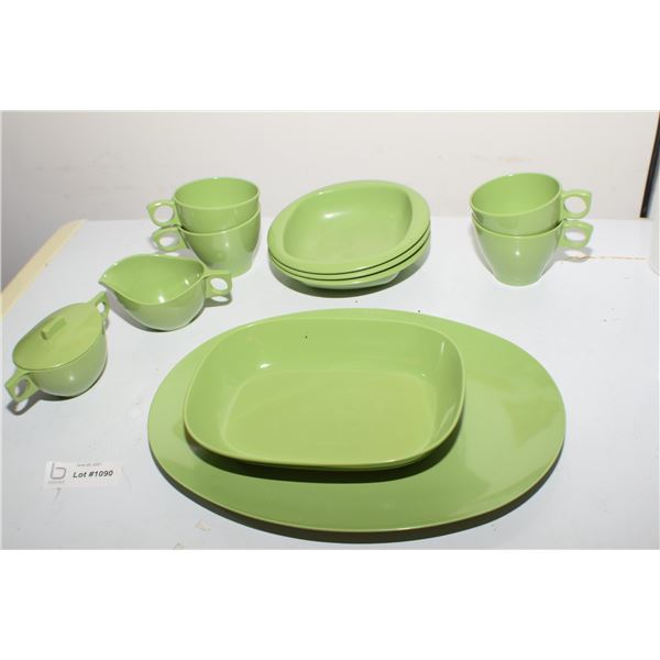 ANTIQUE MELMAC SET