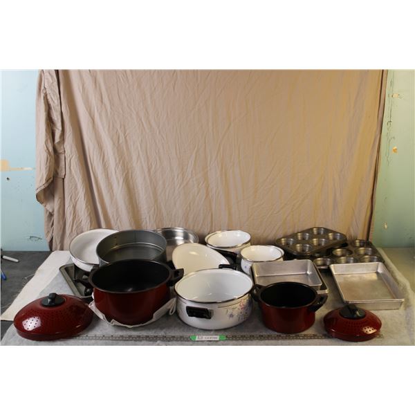 Lot of Baking Pots and Pans + misc kitchenware
