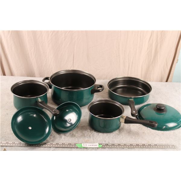 Set of 4 green pots