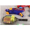 Image 2 : Toy water guns and kids tennis racquet