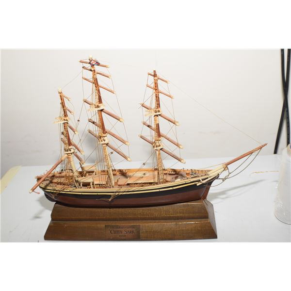 CUTTY SARK MODEL SHIP WITH OLD CANADA FLAG