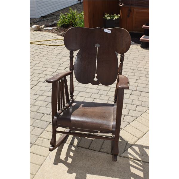 ANTIQUE WOODEN ROCKING CHAIR