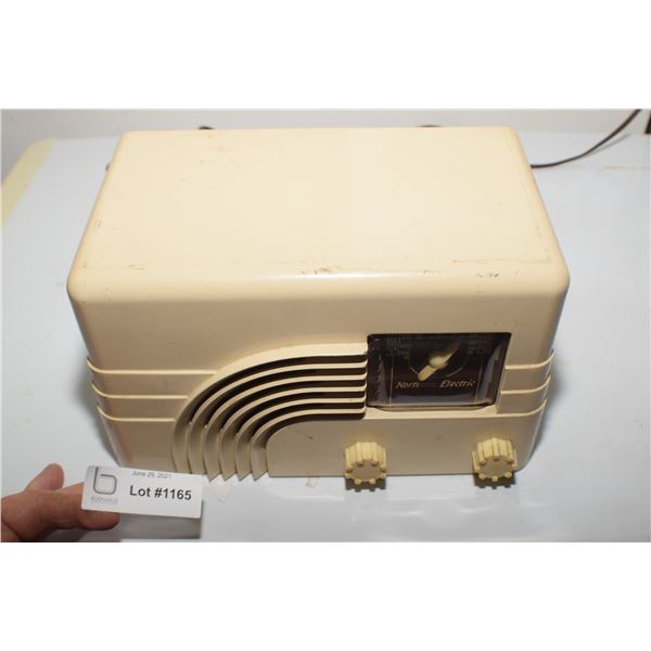 VINTAGE GENERAL ELECTRIC RADIO / WORKING / NO CRACKS