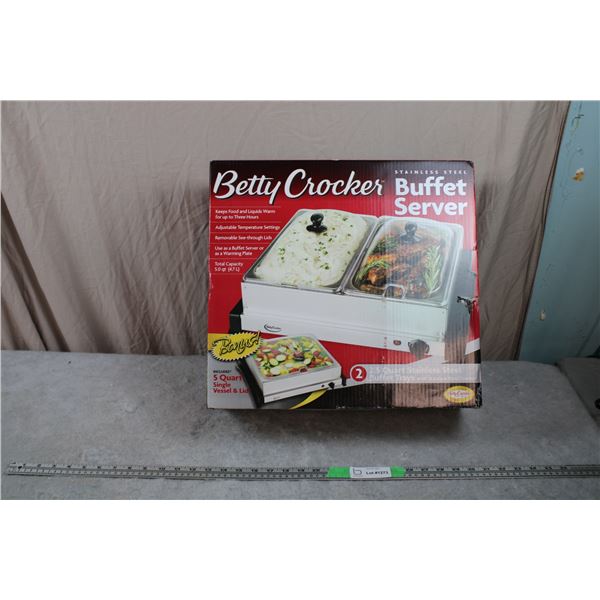 Betty Crocker Buffet Server/Warmer - New in box - 2 trays + see through lids