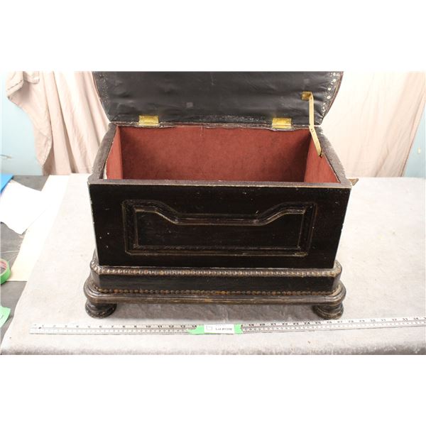 Vintage Storage Chest / Foot Bench - some damage