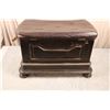 Image 5 : Vintage Storage Chest / Foot Bench - some damage