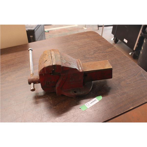 No.4 Vise (Red)