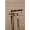 Image 2 : (3) Garden Tools