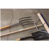 Image 3 : Potato Fork Broom and Spade