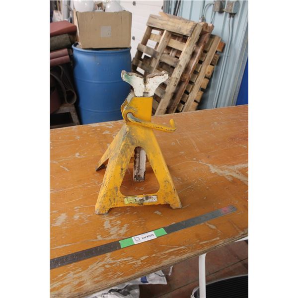 (1) Yellow Jack Stand