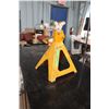 Image 5 : (1) Yellow Jack Stand