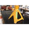 Image 6 : (1) Yellow Jack Stand