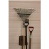 Image 2 : Garden Tool Snow Scoop Rake Spade