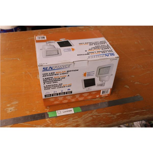 100 LED Solar Motion Activated Light (New In Box)