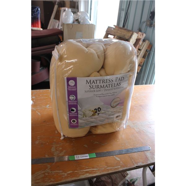 Queen Size Mattress Pad 60" x 80"