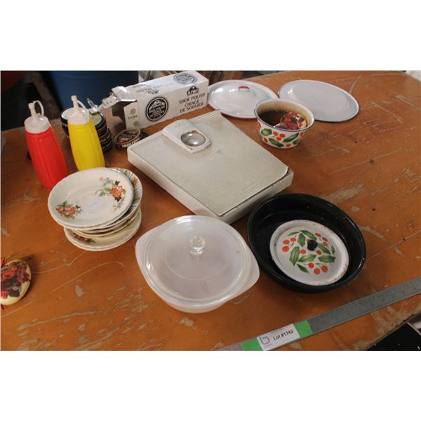 Enamel Lids Bathroom Scale Shoe Polish