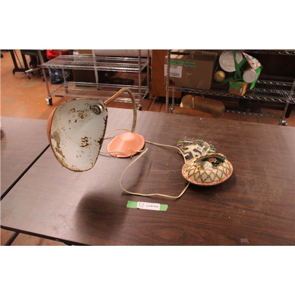 2 Figurines With Vintage Lamp