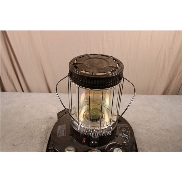 Kero-Sun Moonlighter - Portable Kerosene Lantern - Bodnarus Auctioneering