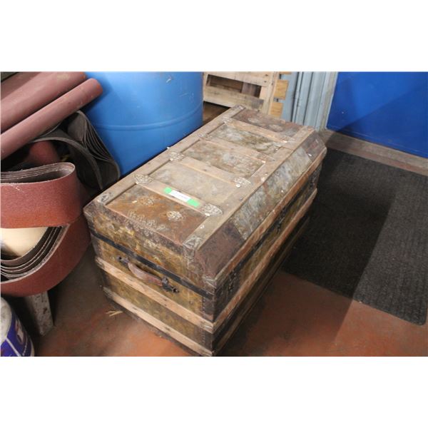 Shipping Trunk Vintage