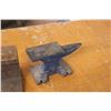 Image 2 : 2 Miniature Anvils
