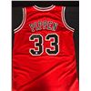 Image 1 : SCOTTIE PIPPEN SIGNED BULLS JERSEY (VSA COA)