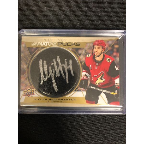 2020-21 UPPER DECK TRILOGY #SP-NH NIKLAS HJALMARSSON SIGNATURE PUCKS AUTO