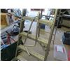 Image 2 : (F) 10" Alum Step Ladder & Ladder Jack