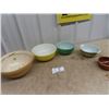 Image 1 : 5 Mixing Bowls- Some Pyrex