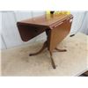 Image 2 : Walnut Dropleaf Duncan Phyfe Stand 18" x 20" Up To 28" when Extended