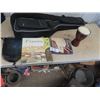 Image 3 : Guitar Case, Bongo, Oil Painting Kit, Roller Blade Knee Pad