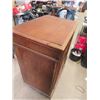 Image 2 : The Golden Throated International Cabinet Grammophone 46"H 33"W 23" D
