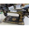Image 2 : 2 Vintage Sewing Machine Heads
