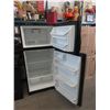 Image 2 : Black Frigidaire Refrigerator & Smooth Top Range
