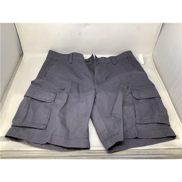 Mens Cargo Shorts (Size 38)