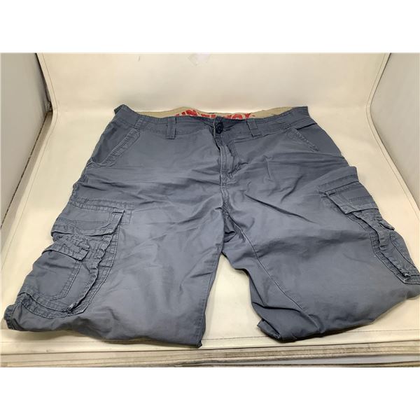 Unionbay Cargo Shorts (Size 34)