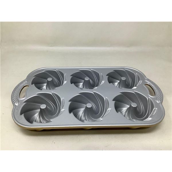 6 Spot Baking Tray