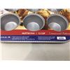 Image 2 : Commercial Bakeware Muffin Pan (12 cup)