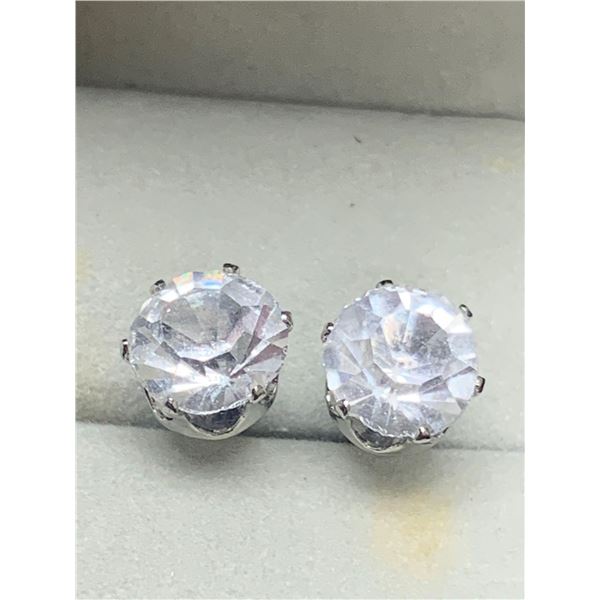 Set of Ladies 1.0 Carat Solitaire Stud Earrings