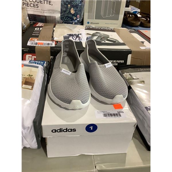 Adidas Womens Size 7 Shoes