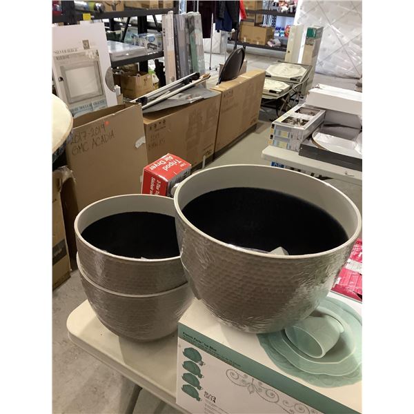 Southern Patio Planter Lot of 3