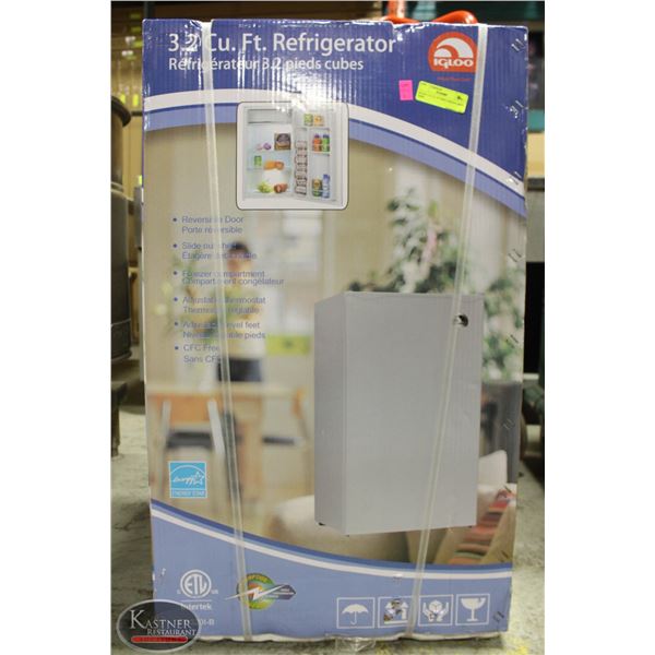 NEW IGLOO 3.2 C.U. FT MINI FRIDGE M#FR 320W