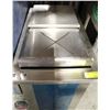 Image 2 : S/S DROP IN ICE BIN WITH LID AND S/S DRAINBOARD