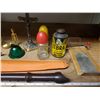 Image 3 : tray of collectibles -salt & pepper, brass figurines